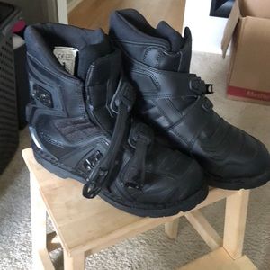 Icon field armour 2 boots.  Worn once.